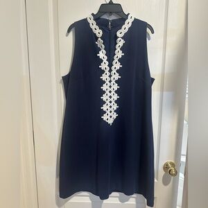 Lilly Pulitzer XL Callista Navy and White Lace Zip Neck Shift Dress